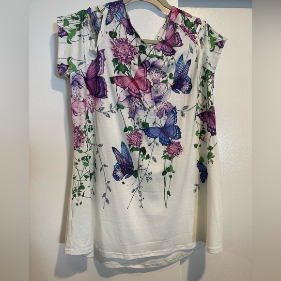 White butterfly design cut out shoulder short sleeve top size XXL - Picture 9 of 12